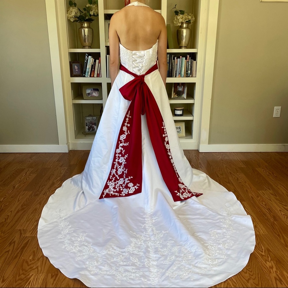 🆕 David’s Bridal Satin A-line Halter w/ Split Front Wedding Dress & Veil Sz. 10